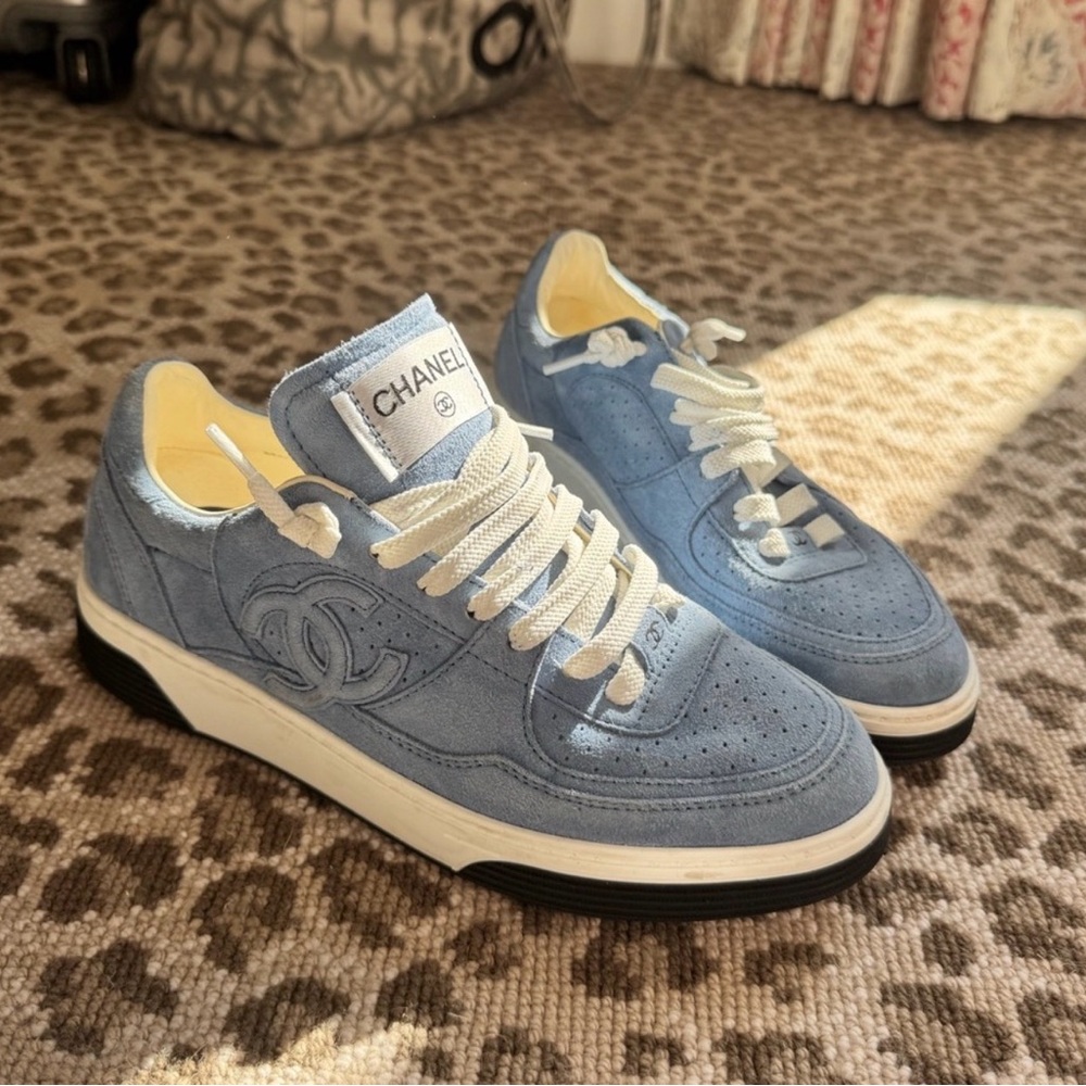CHANEL NEVER WORN Light Blue Suede Low-Top Sneakers with White Laces - Picture 2 of 7